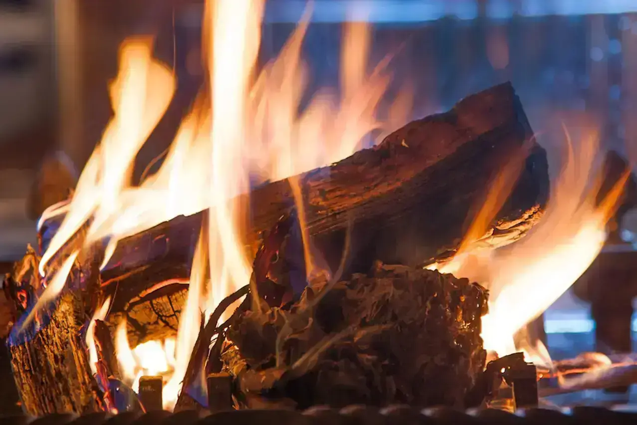 10-Swisskisafari-Fireplace-YWC