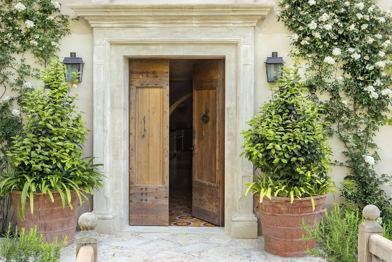 front door of your uxury hotliday house in the heart of st remy de provence mas le gaudre