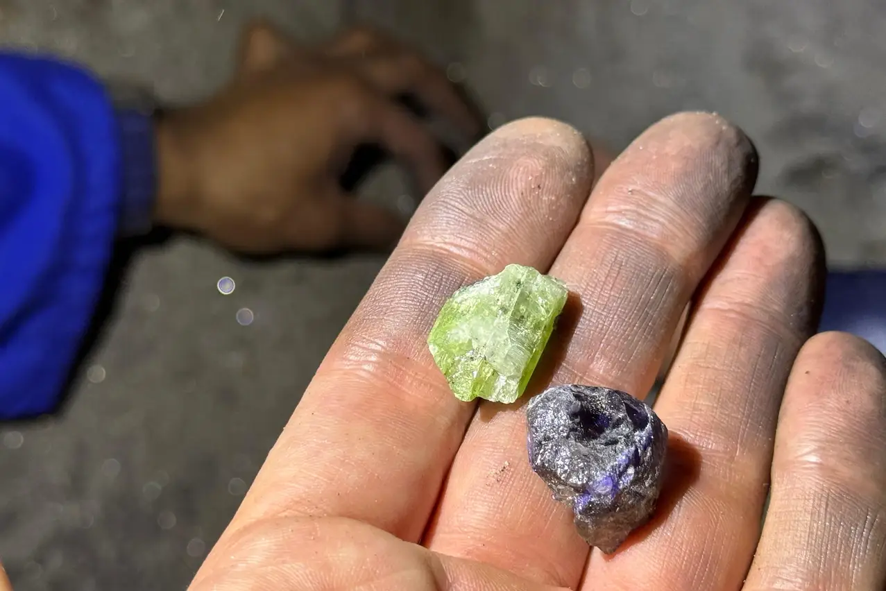 tanzanite and grossular-garnet