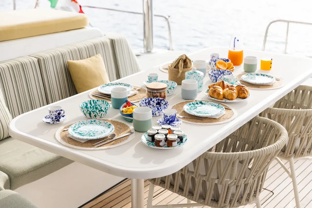Breakfast private sailing experiences around Italy with Arca sailing