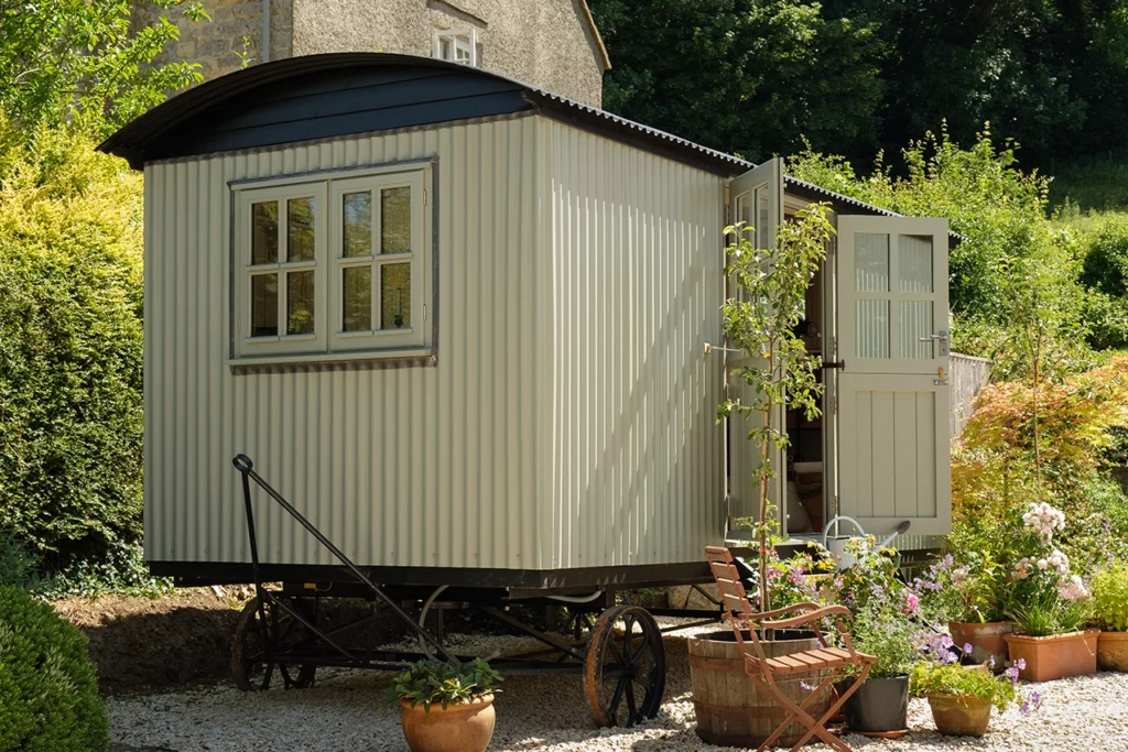 Plankbridge shepherd's hut exterior