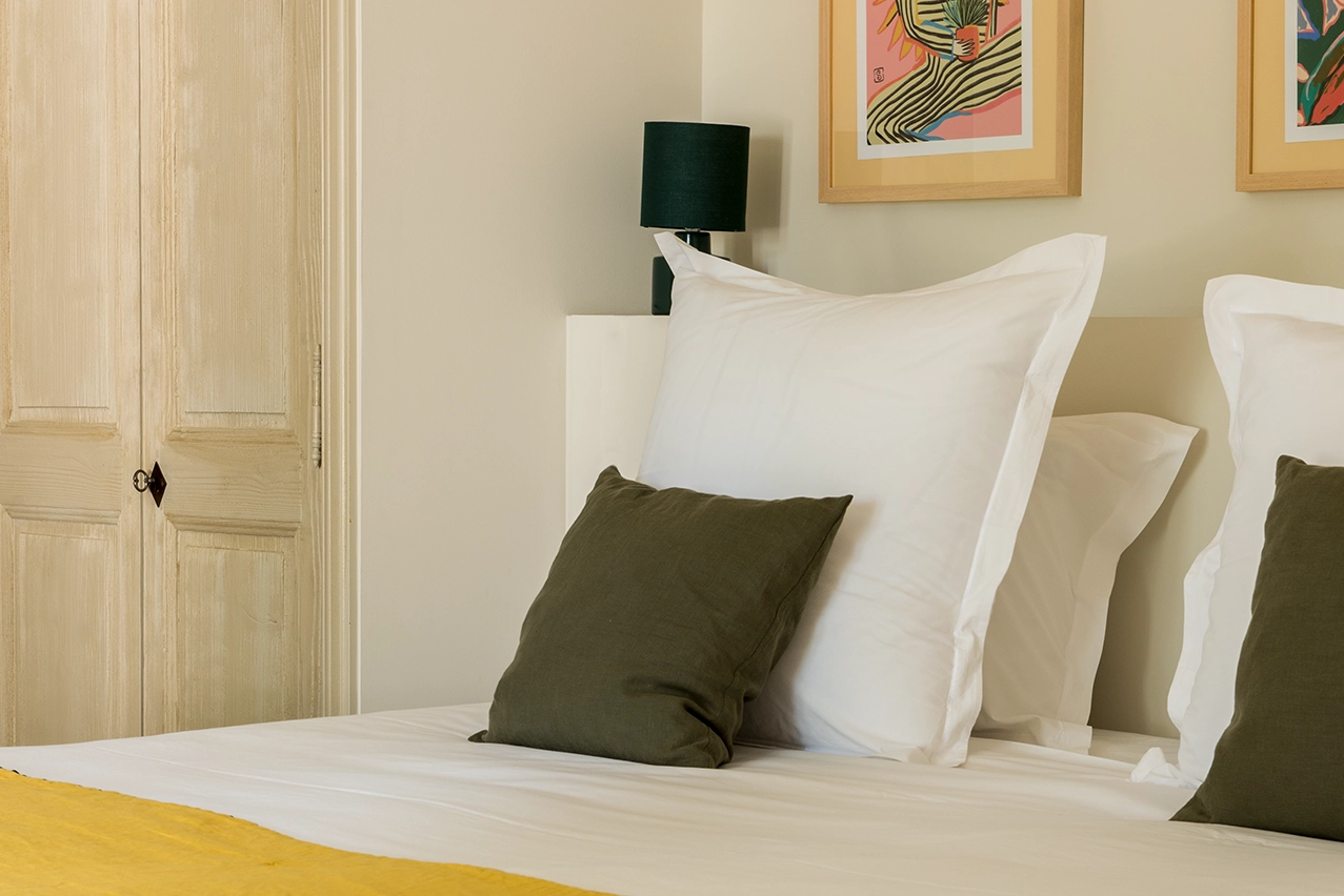 mas le gaudre bedroom