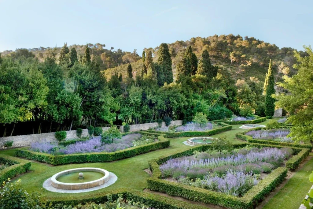 Abbaye de Pierredon Garden