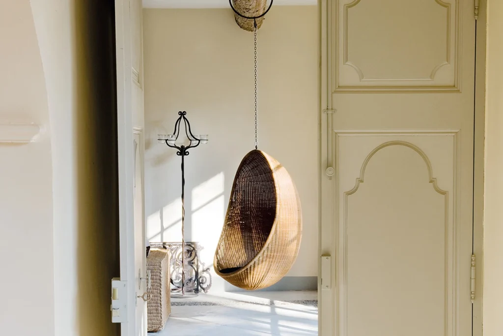 Abbaye de Pierredon hanging seat